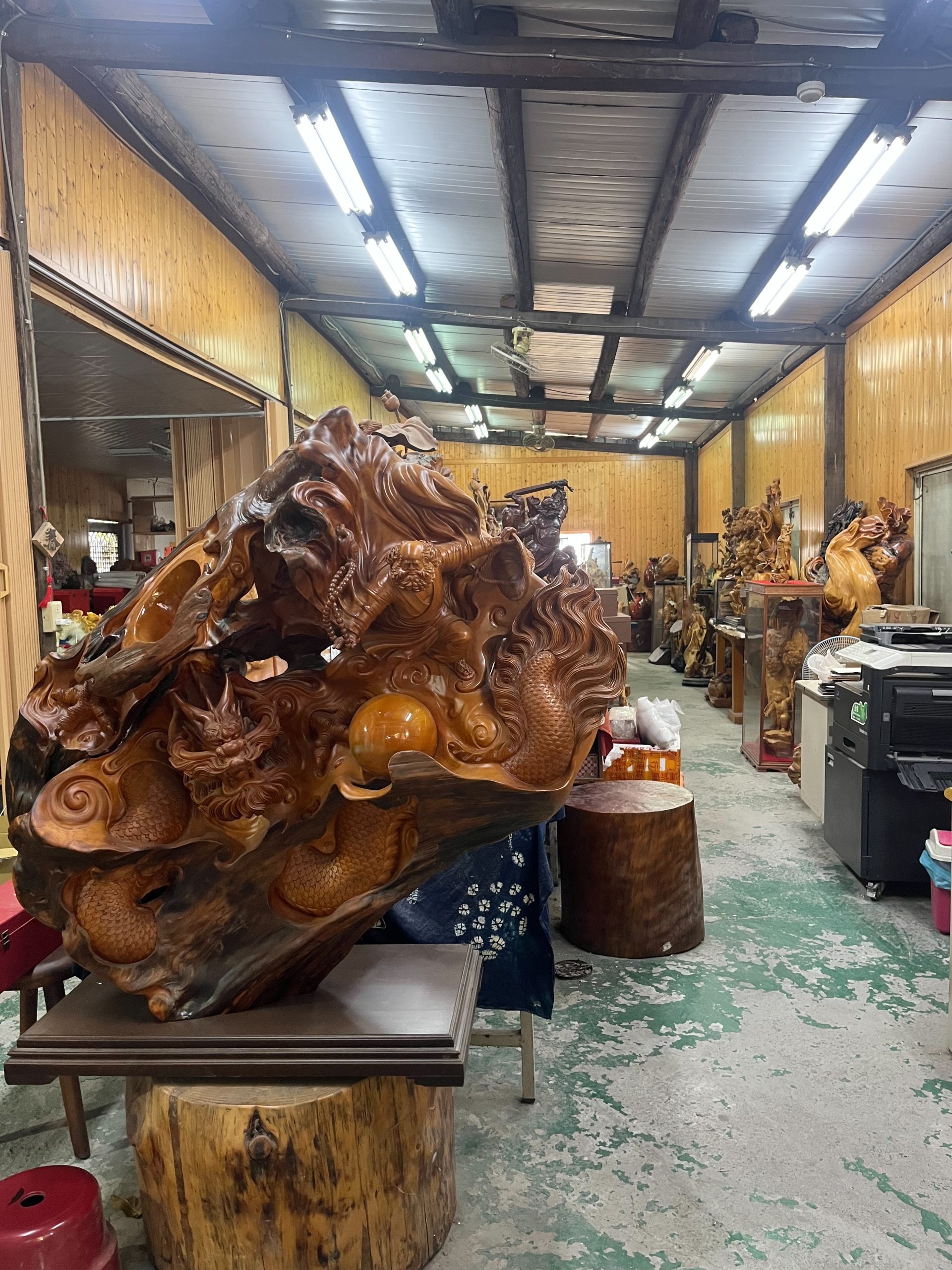 工廠內部展示－大型龍雕