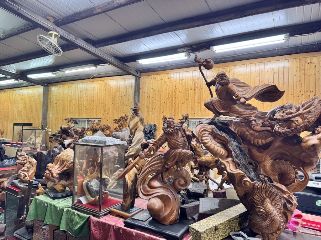 工廠內部展示-木雕陳列全景