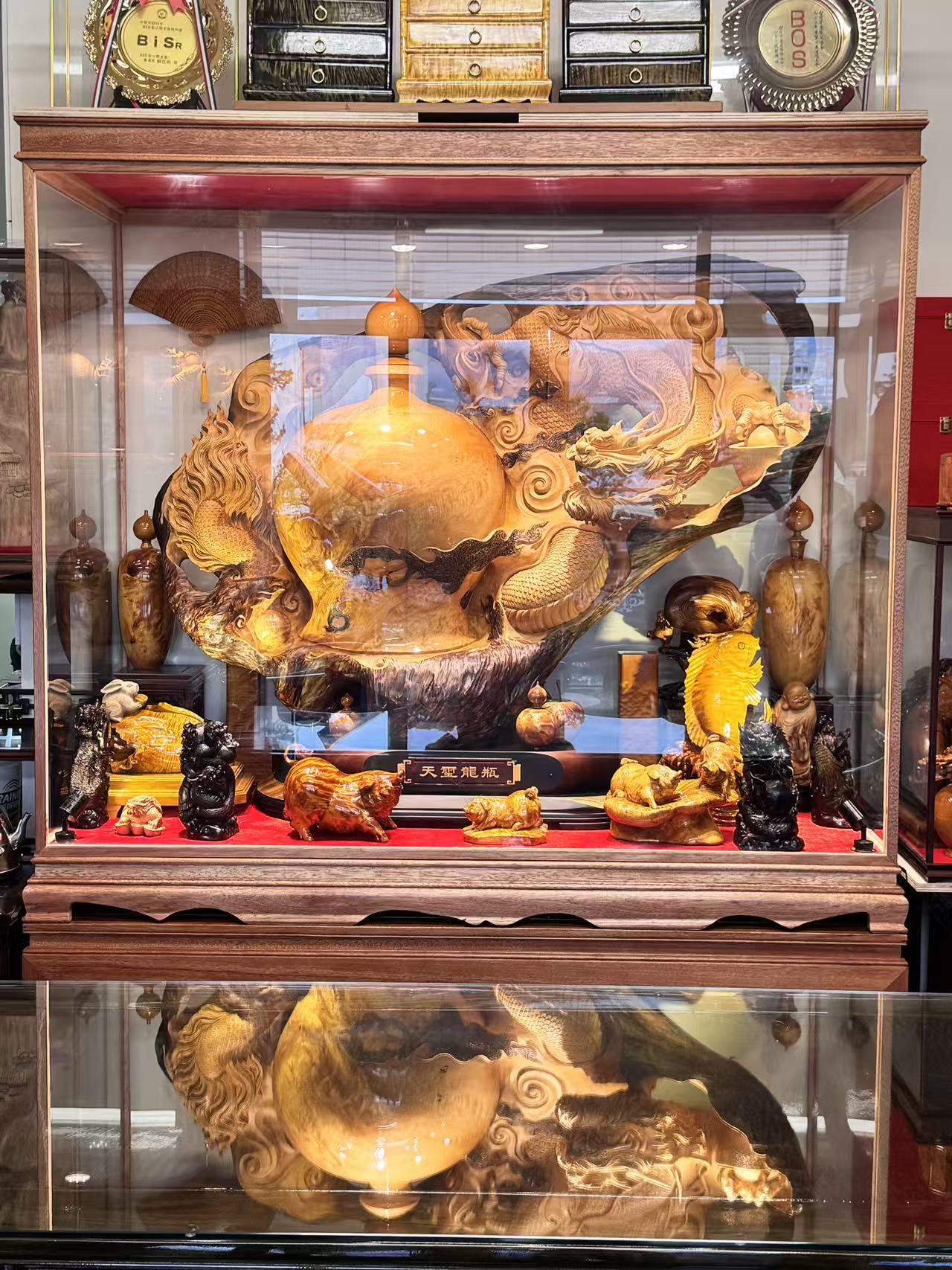 藏家實景－天璽龍瓶客廳正面展示