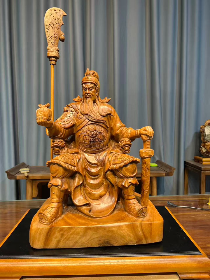 高山香樟 坐姿關公（高 48 公分）