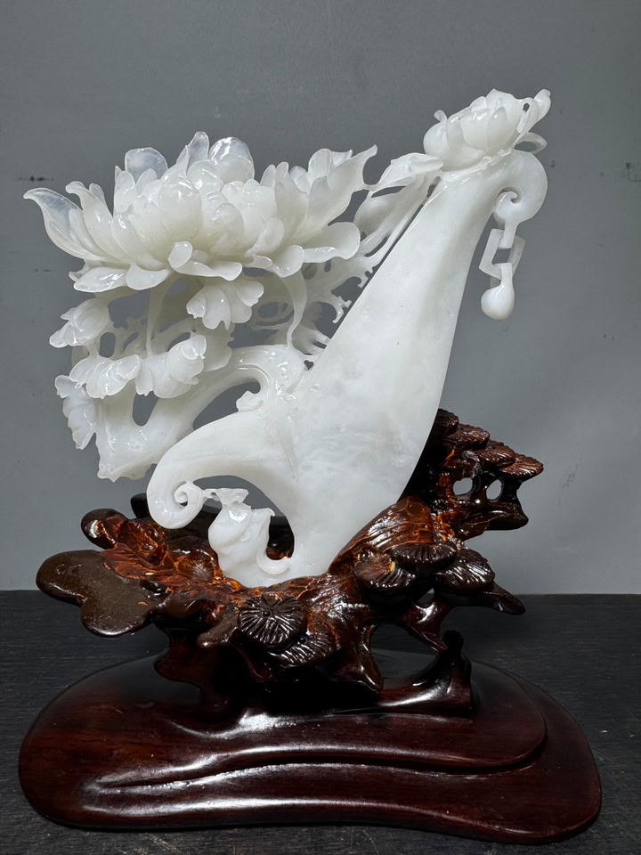 和田白玉 鳳凰花開（一體成型・含座）